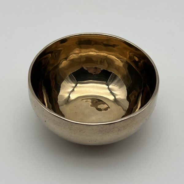 Klangschale in goldener Optik 12 cm 486 g. Grundton 518,55 Hz.