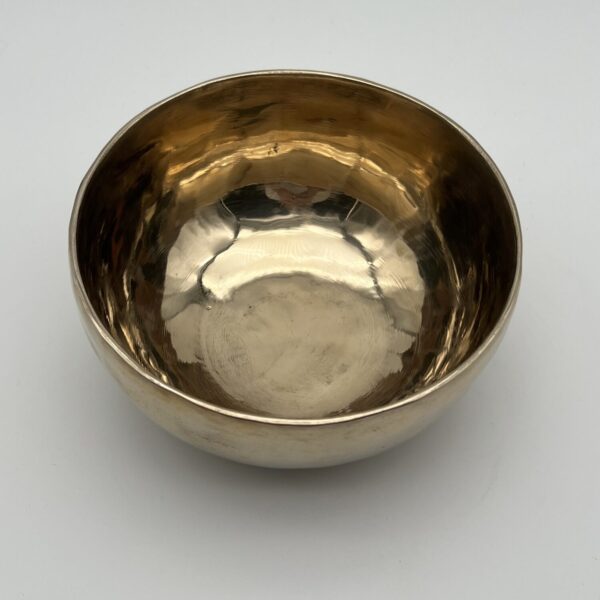 Klangschale in goldener Optik 16 cm 686 g. Grundton 294,43 Hz.