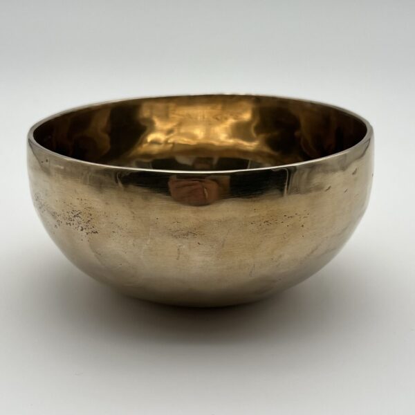 Klangschale in goldener Optik 16 cm 782 g. Grundton 304,68 Hz. – Bild 3